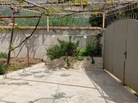 Rent, two bedroom apartment, 35m², Herceg Novi, Crna Gora - image 6