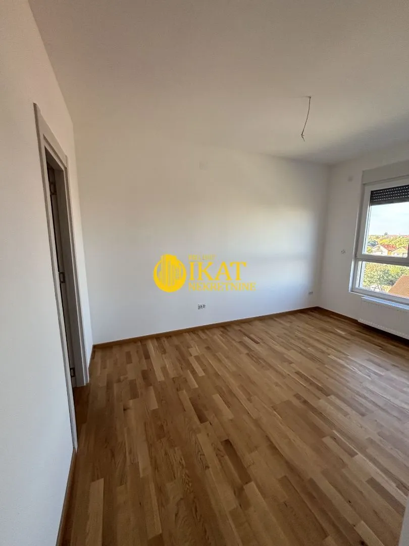 Prodaja, četvorosoban stan, 80m², Centar, Stara Pazova