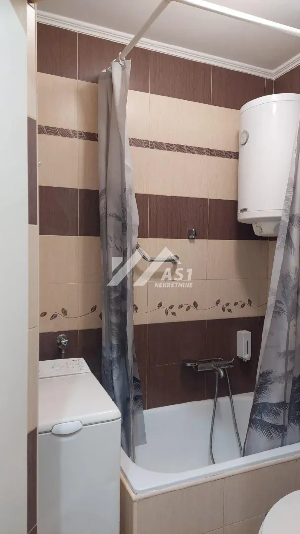 Izdavanje, jednosoban stan, 30m², Socijalno, Novi Sad Sve Podlokacije