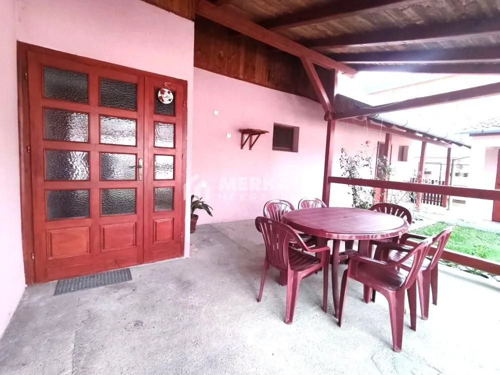 Prodaja, kuća, 190m², Berbersko staro, Zrenjanin