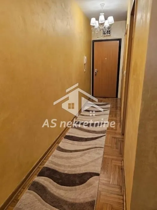 Izdavanje, četvorosoban stan, 96m², Vračar Sve Podlokacije, Beograd