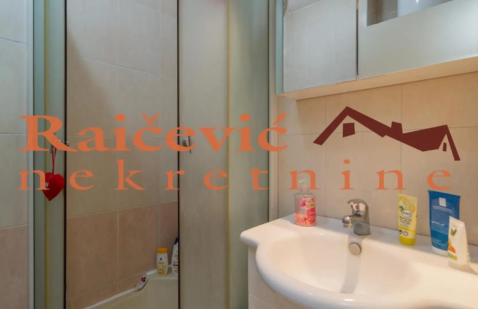 Izdavanje, trosoban stan, 65m², Kluz, Zvezdara Sve Podlokacije