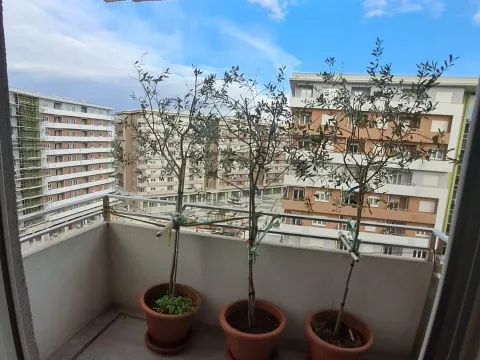 Izdavanje, trosoban stan, 105m², Central Point, Podgorica - image 2