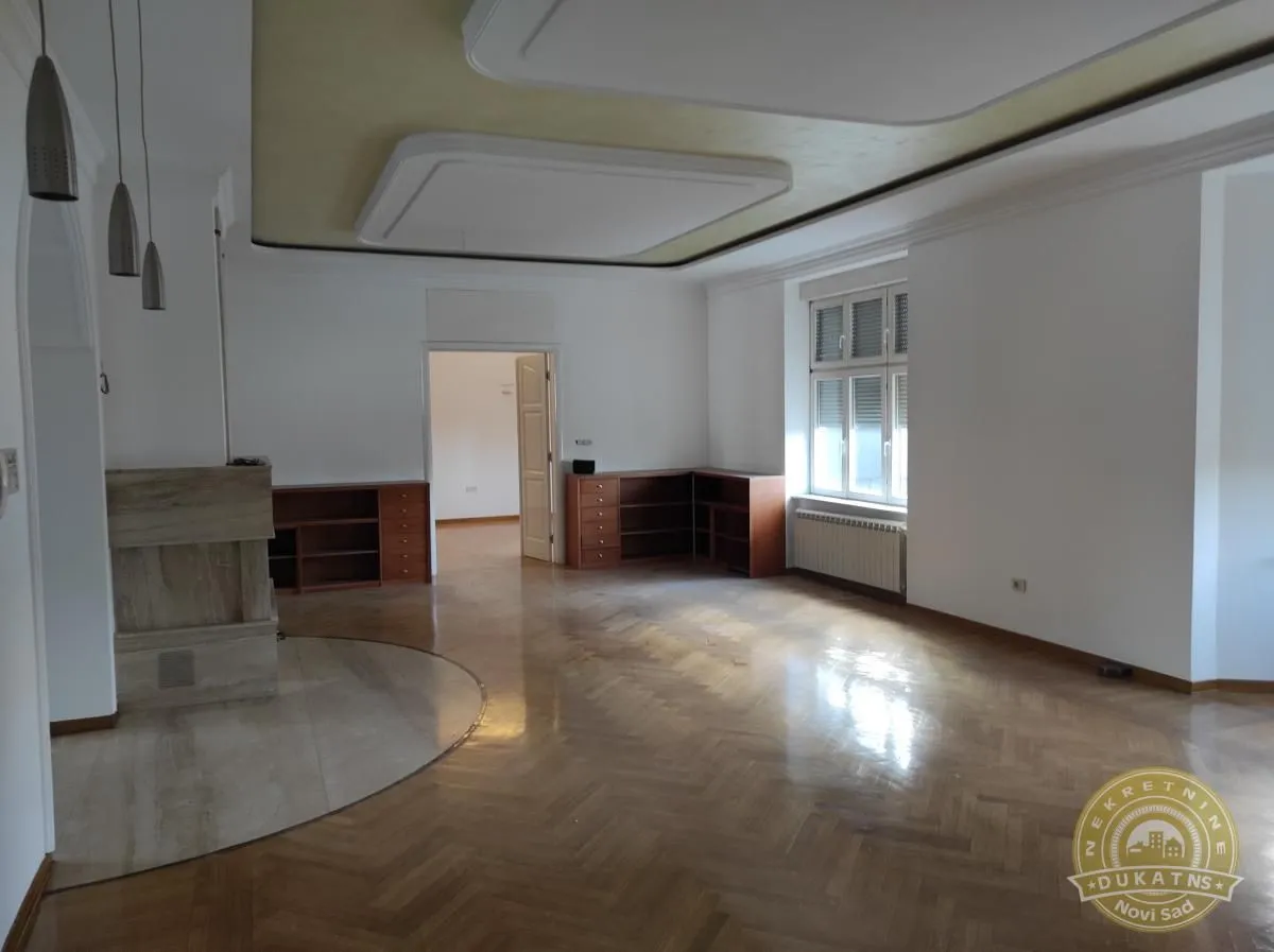 Prodaja, četvorosoban stan, 213m², Centar, Novi Sad