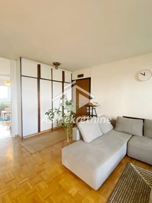 Izdavanje, četvorosoban stan, 120m², Voždovačka Crkva, Voždovac Sve Podlokacije