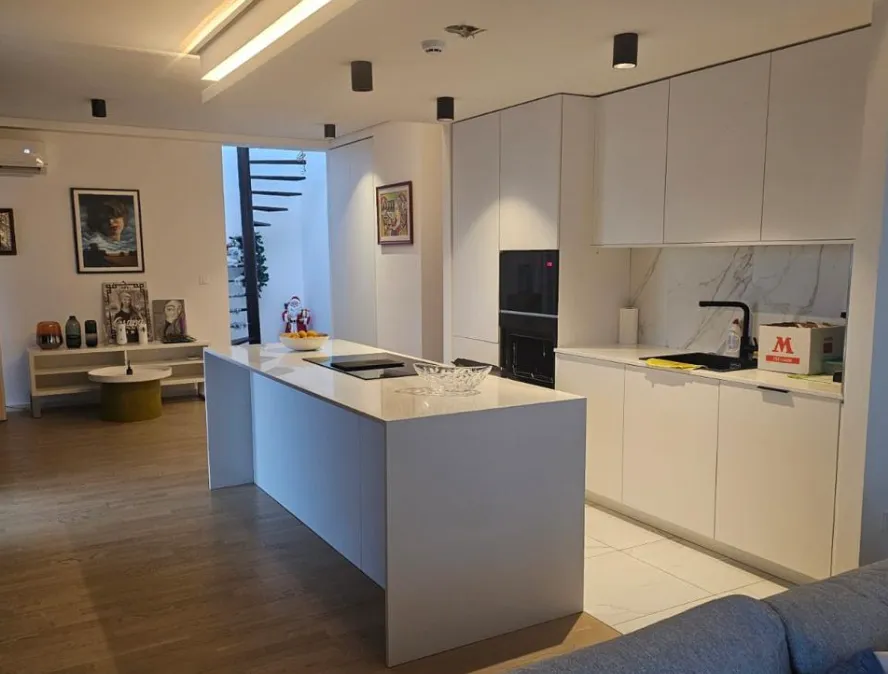 Prodaja, trosoban stan, 262m², Budva, Crna Gora