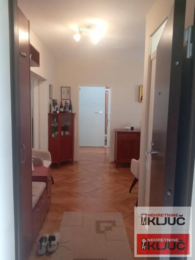 Prodaja, trosoban stan, 85m², Petrovaradin, Novi Sad