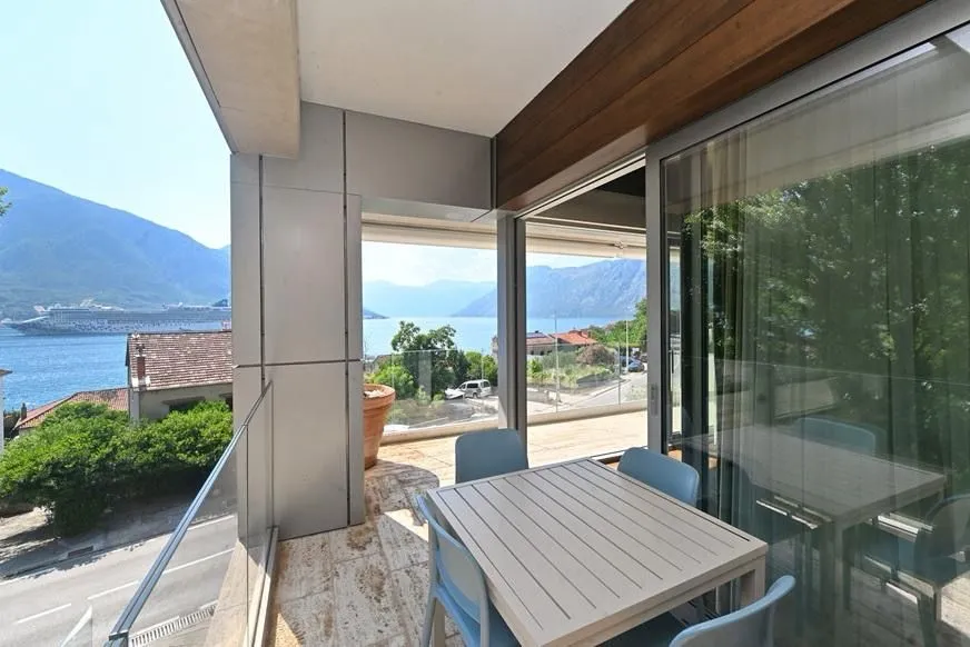 Rent, three bedroom apartment, 130m², Dobrota, Kotor