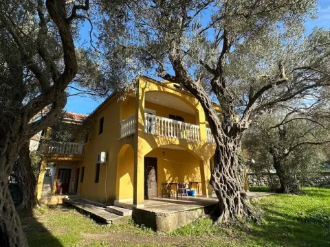 Prodaja,  kuća, 225m2, Buljarica, Budva