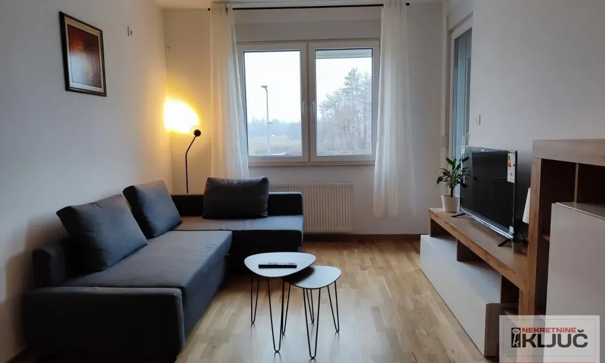 Izdavanje, jednosoban stan, 49m², Novi Sad, Srbija