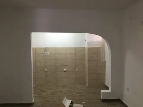 Izdavanje, kuća, 100m², Lastva Grbaljska, Kotor - image 2