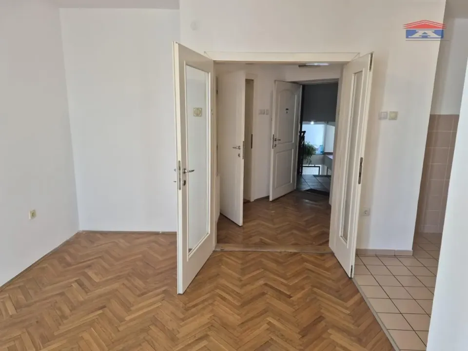 Izdavanje, jednosoban stan, 36m², Grbavica, Novi Sad Sve Podlokacije
