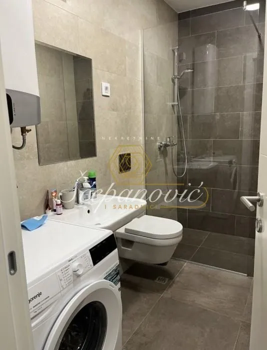 Izdavanje, dvosoban stan, 56m², Centar, Novi Sad