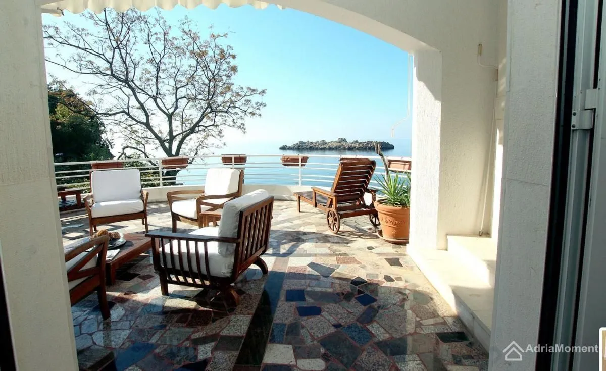 Sale, house, 560m², Sveti Stefan, Budva