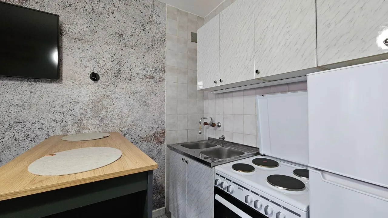 Izdavanje, garsonjera, 32m², Centar, Bar