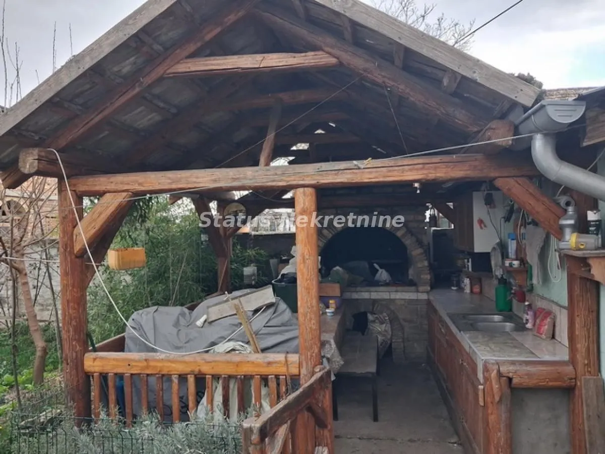 Prodaja, kuća, 156m², Futog, Novi Sad Sve Podlokacije
