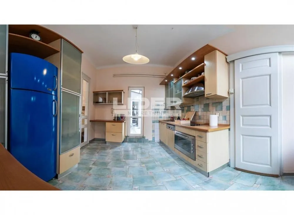 Izdavanje, četvorosoban stan, 160m², Stari Grad, Beograd