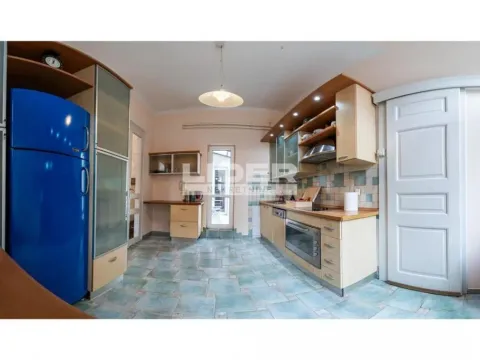 Izdavanje, četvorosoban stan, 160m², Stari Grad, Beograd - image 16