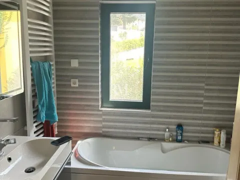 Izdavanje, kuća, 174m², Lastva Grbaljska, Kotor - image 10