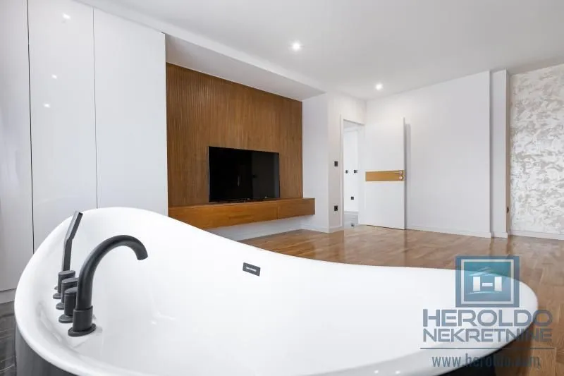 Prodaja, stan, 340m², Kajsijar, Jagodina