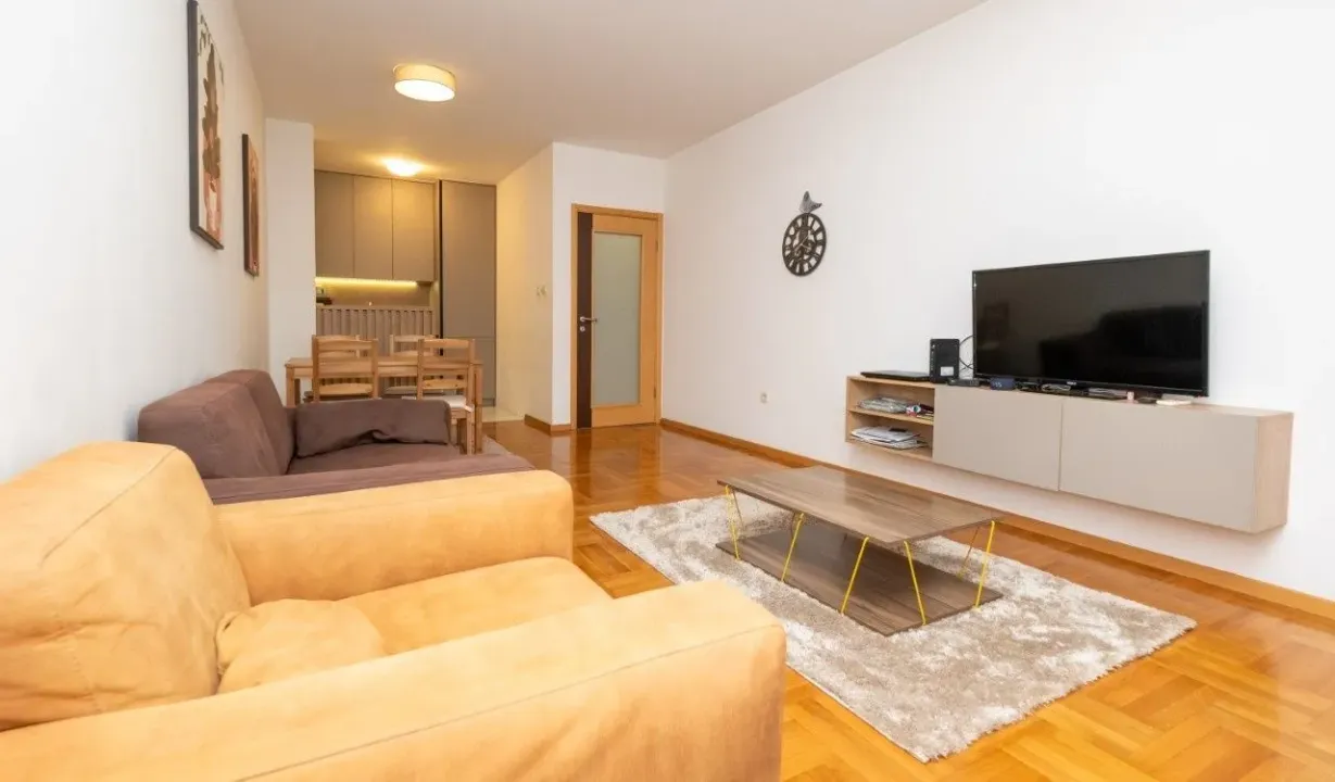 Izdavanje, jednosoban stan, 54m², Tuški Put, Podgorica