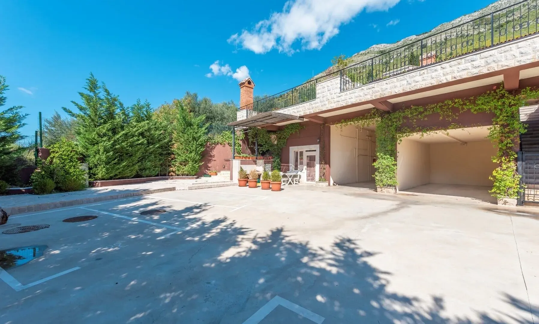 Sale, house, 150m², Reževići, Budva