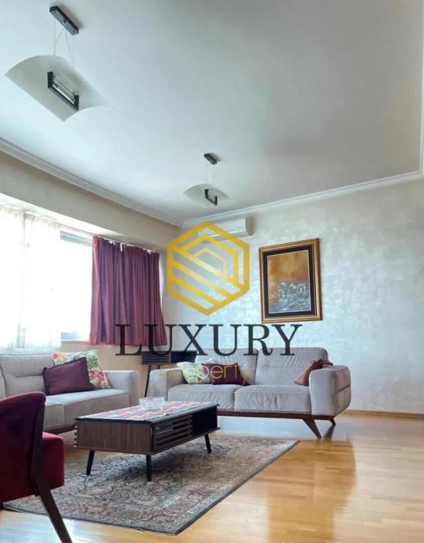 Izdavanje, dvosoban stan, 100m², Centar, Podgorica