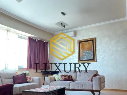 Izdavanje, dvosoban stan, 100m², Centar, Podgorica