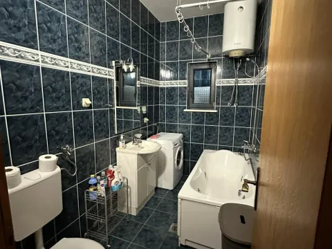 Izdavanje, kuća, 170m², Gornja Gorica, Podgorica - image 13