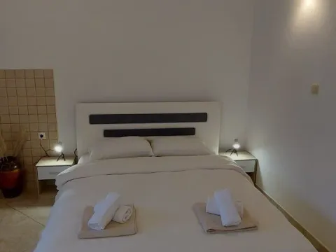 Izdavanje, garsonjera, 35m², Škaljari, Kotor - image 7