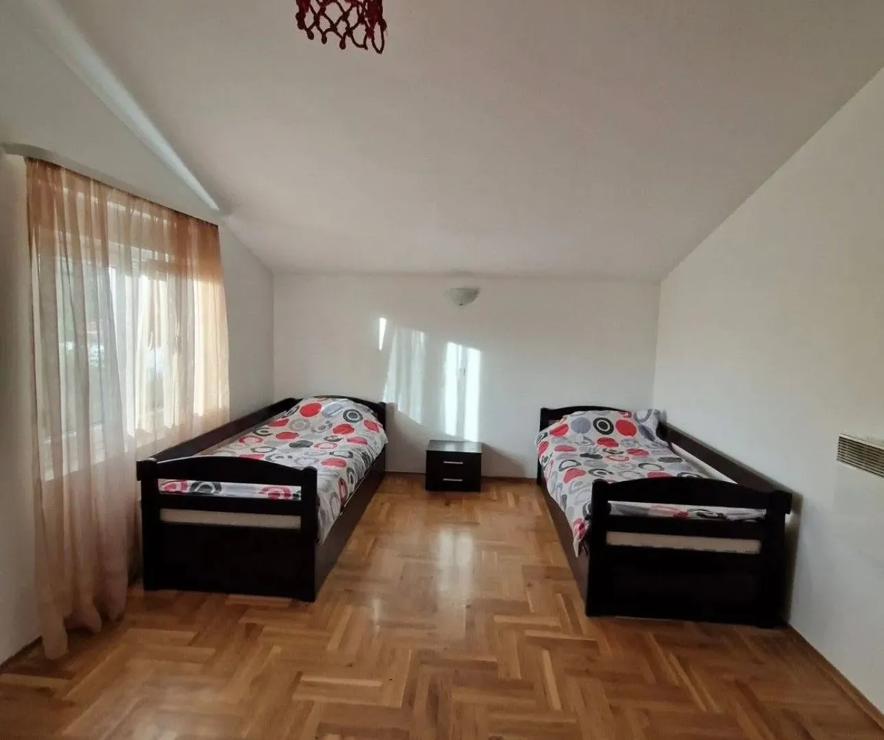 Izdavanje, dvosoban stan, 118m², Tološi, Podgorica