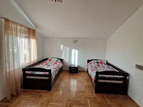Izdavanje, dvosoban stan, 118m², Tološi, Podgorica - image 9
