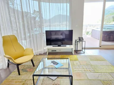 Rent, two bedroom apartment, 153m², Budva, Crna Gora - image 8