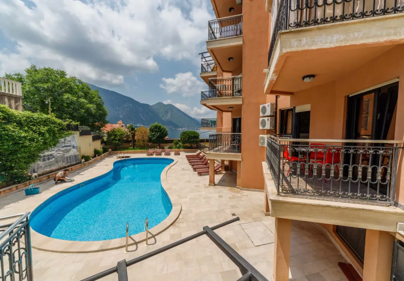 Sale, two bedroom apartment, 90m², Dobrota, Kotor