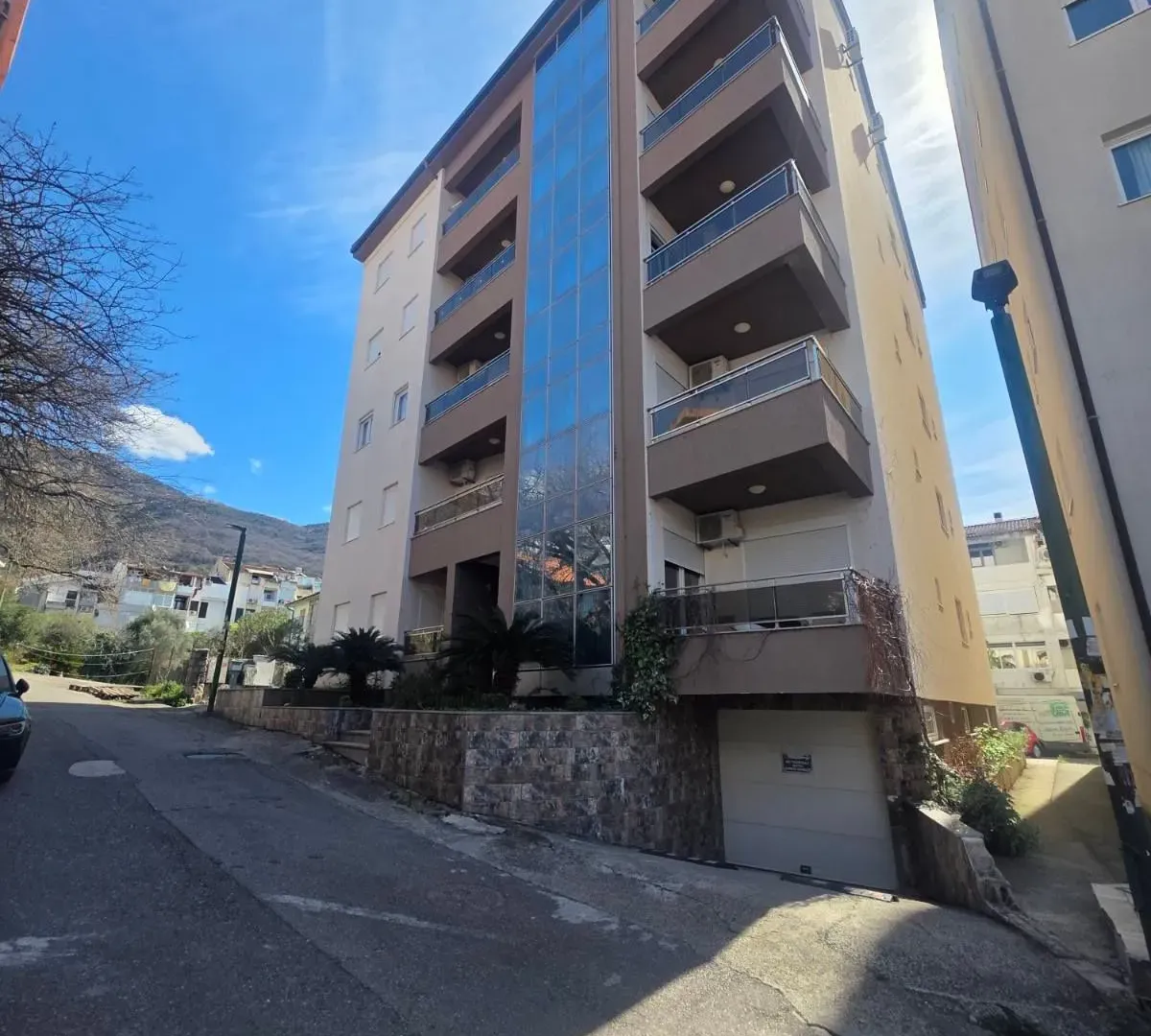 Sale, two bedroom apartment, 67m², Bečići, Budva