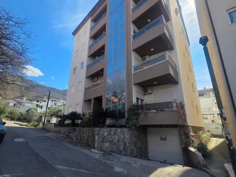 Sale, two bedroom apartment, 67m², Bečići, Budva - image 11