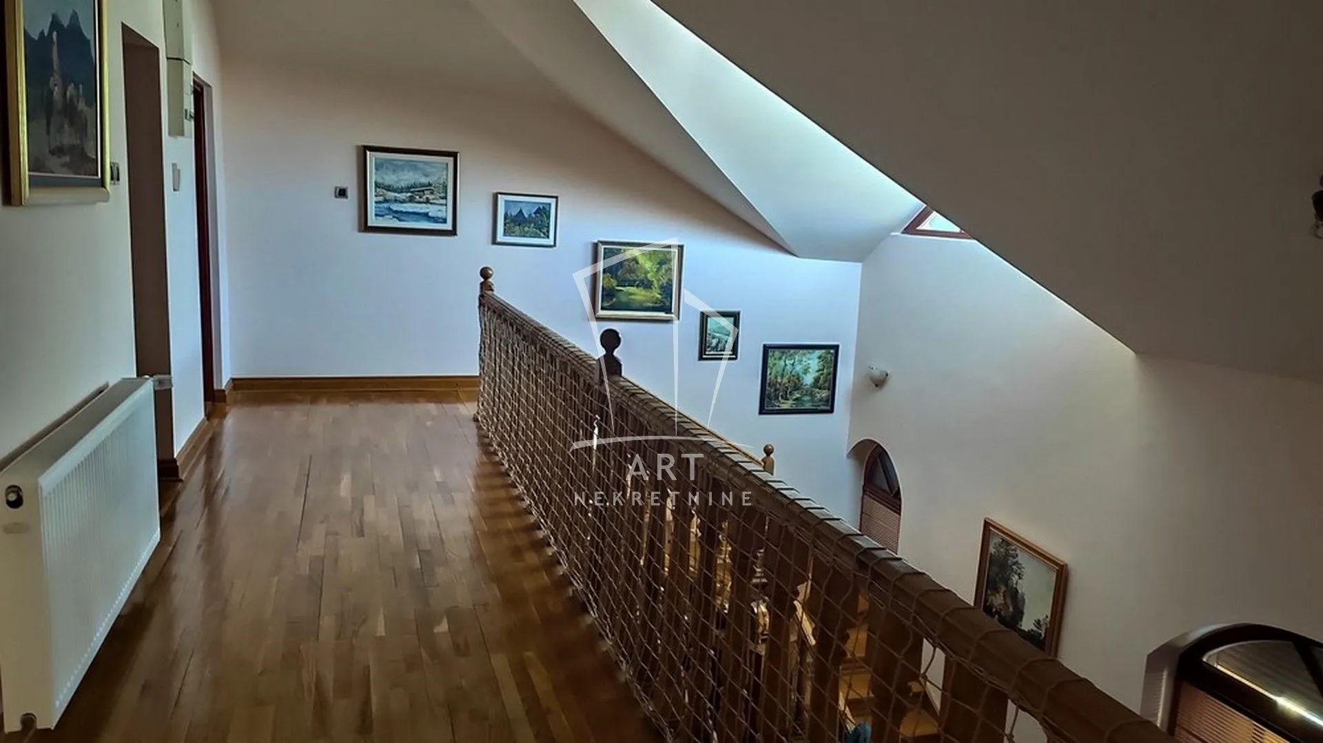 Sale, house, 221m², Jajinci, Voždovac Sve Podlokacije