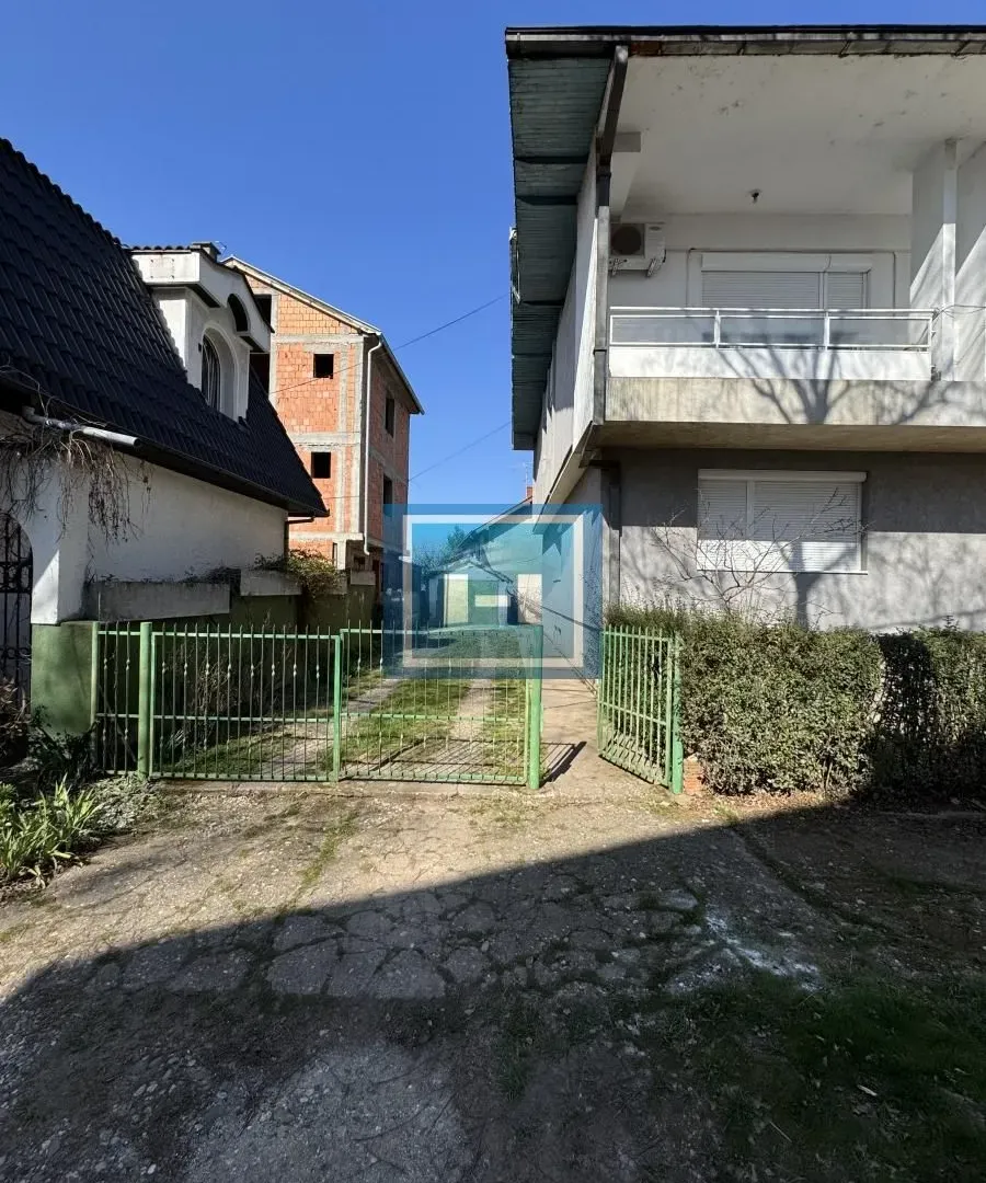 Prodaja, trosoban stan, 77m², Centar, Ćuprija