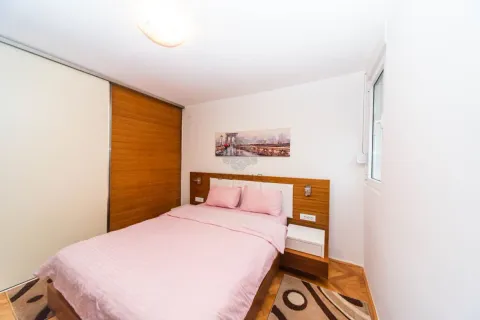 Izdavanje, dvosoban stan, 70m², Blok 5, Podgorica - image 7