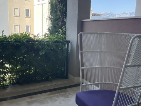 Izdavanje, dvosoban stan, 100m², Tivat, Crna Gora - image 25