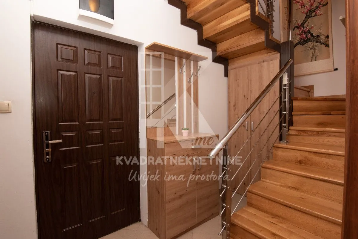 Izdavanje, dvosoban stan, 65m², Blok 9, Podgorica