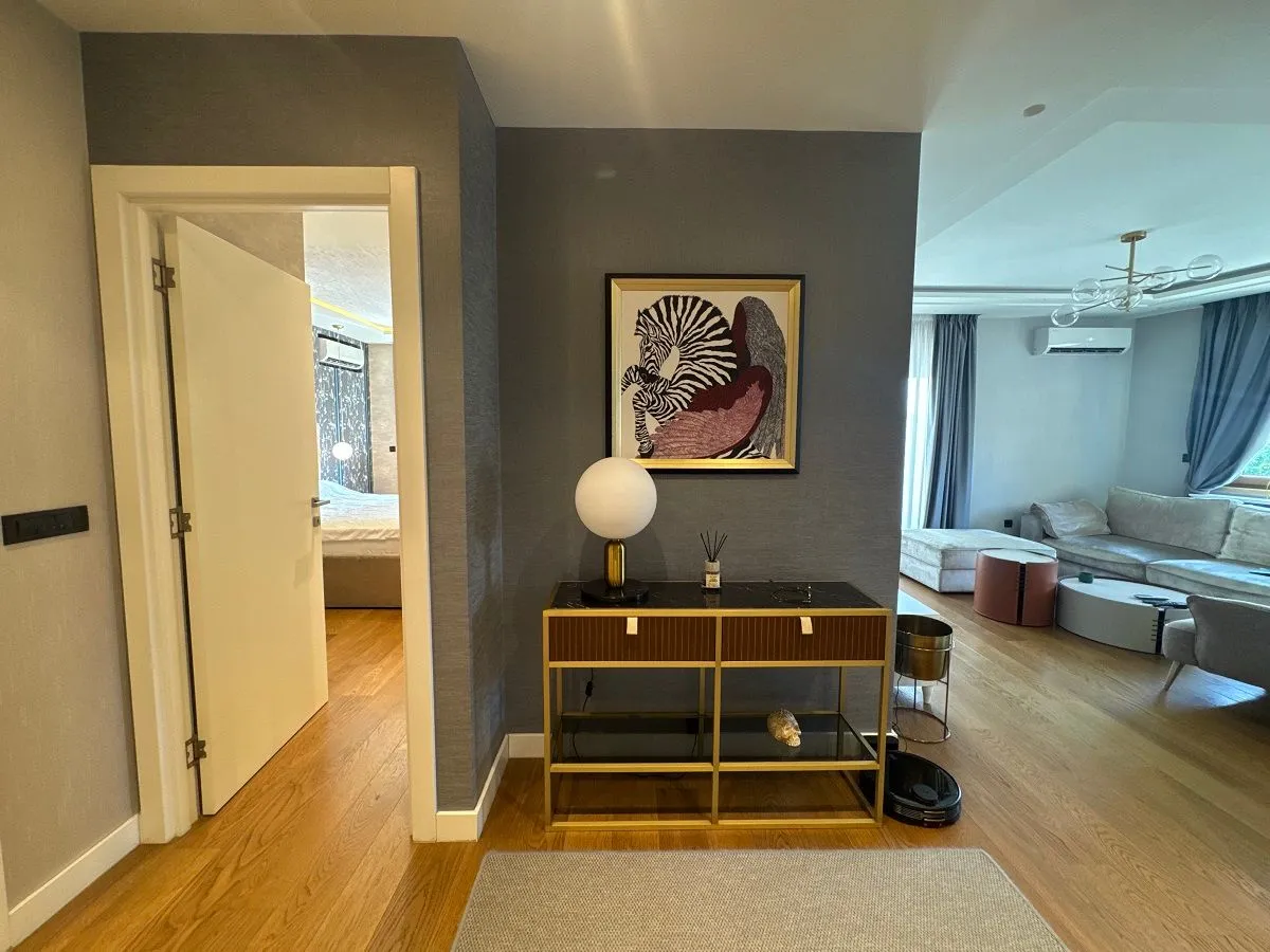 Izdavanje, dvosoban stan, 67m², Južni Bulevar, Vračar Sve Podlokacije