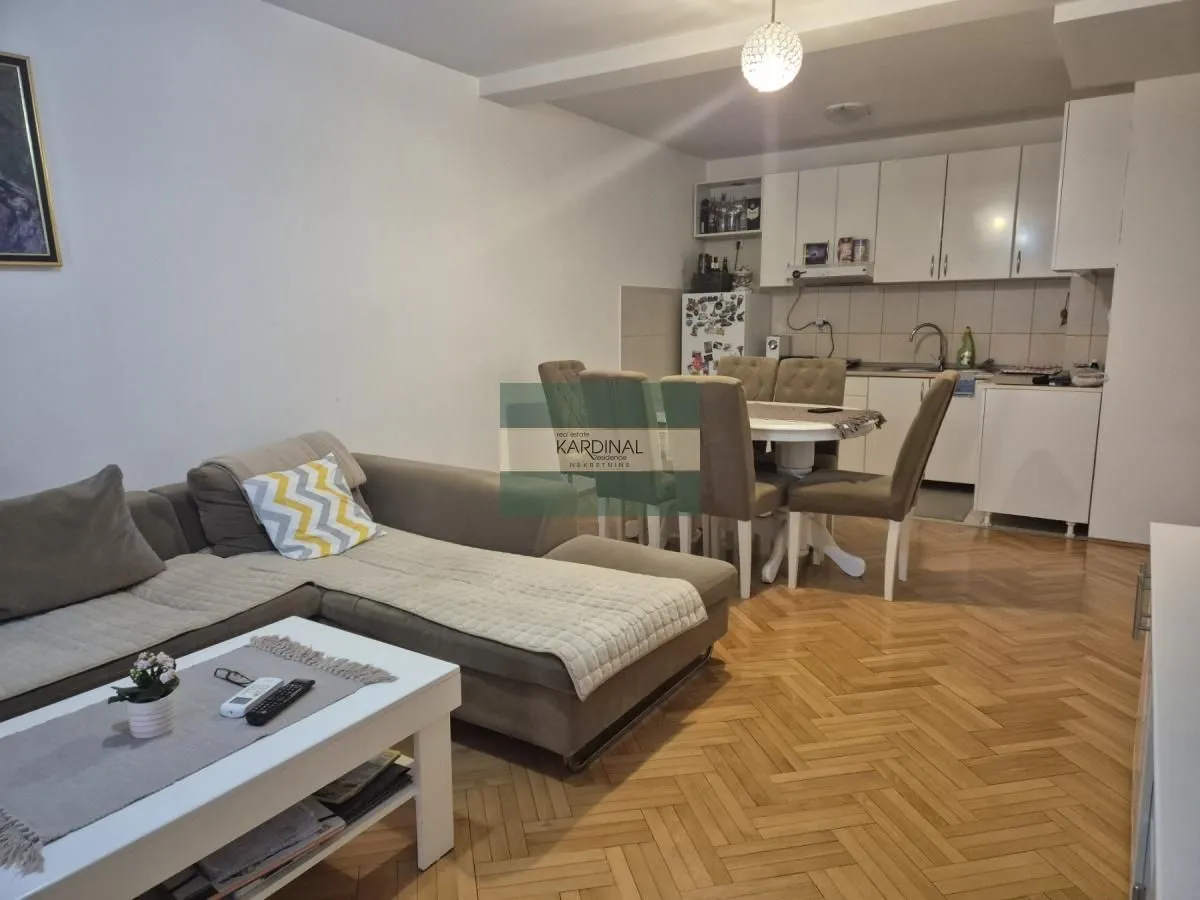 Prodaja, trosoban stan, 79m², Centar, Jagodina