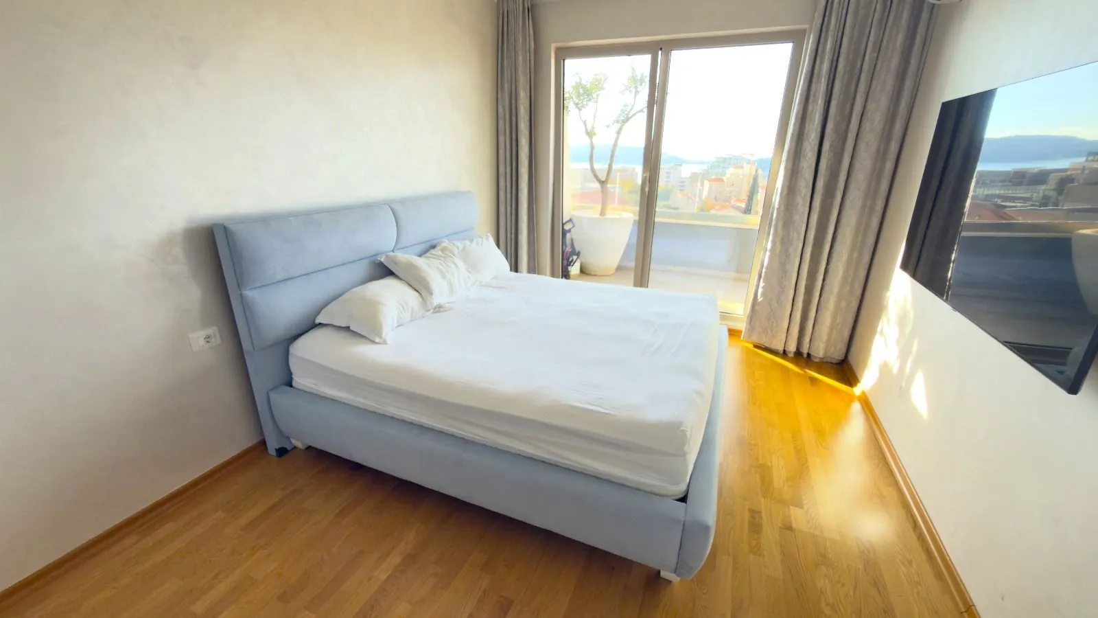 Sale, three bedroom apartment, 184m², Bečići, Budva