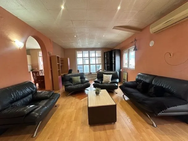 Izdavanje, trosoban stan, 130m², Bar, Crna Gora
