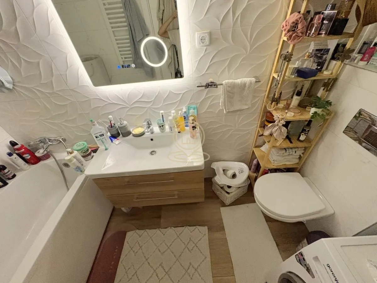 Prodaja, trosoban stan, 86m², Petrovaradin, Novi Sad