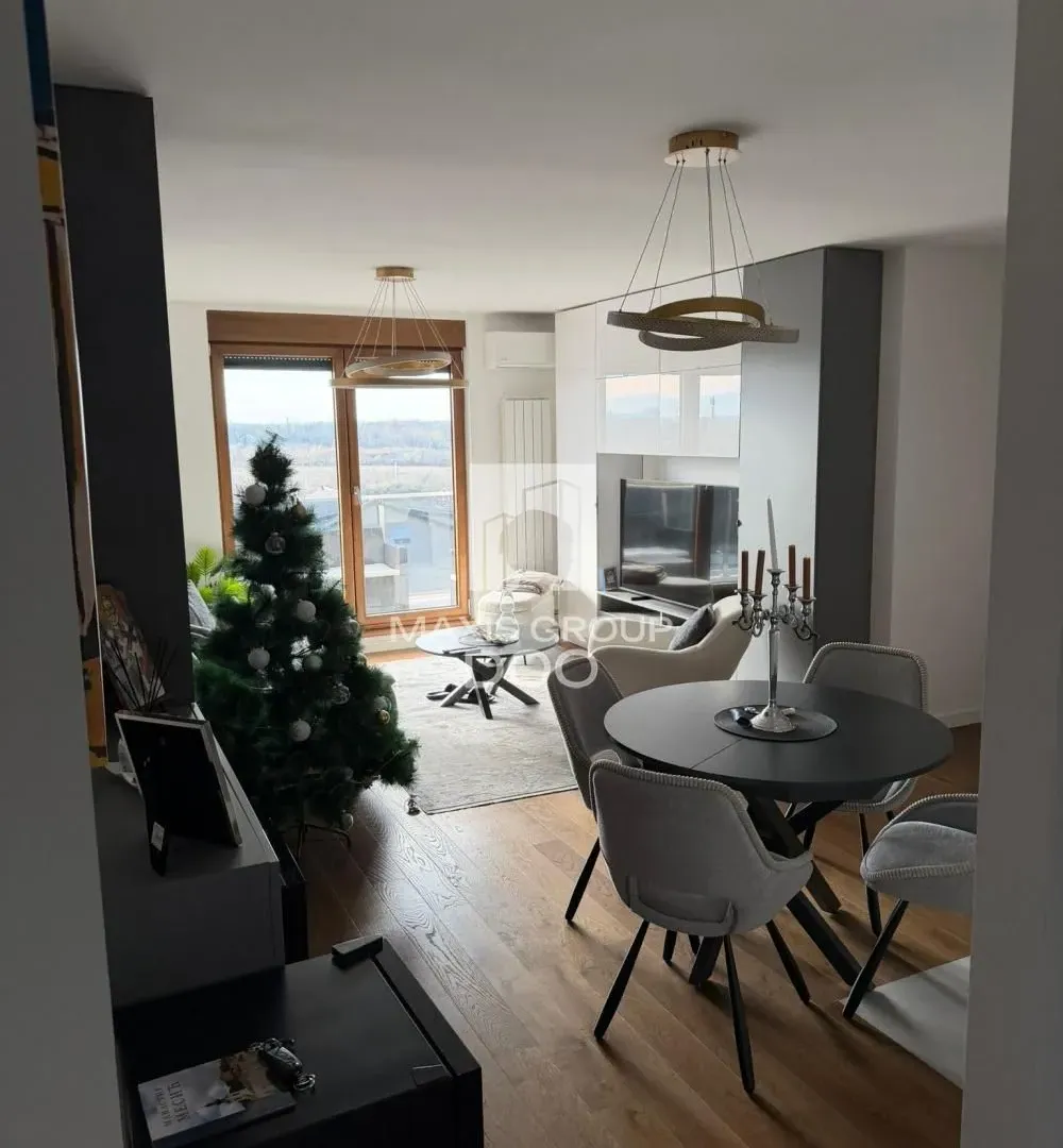 Prodaja, četvorosoban stan, 93m², Zemun Sve Podlokacije, Beograd