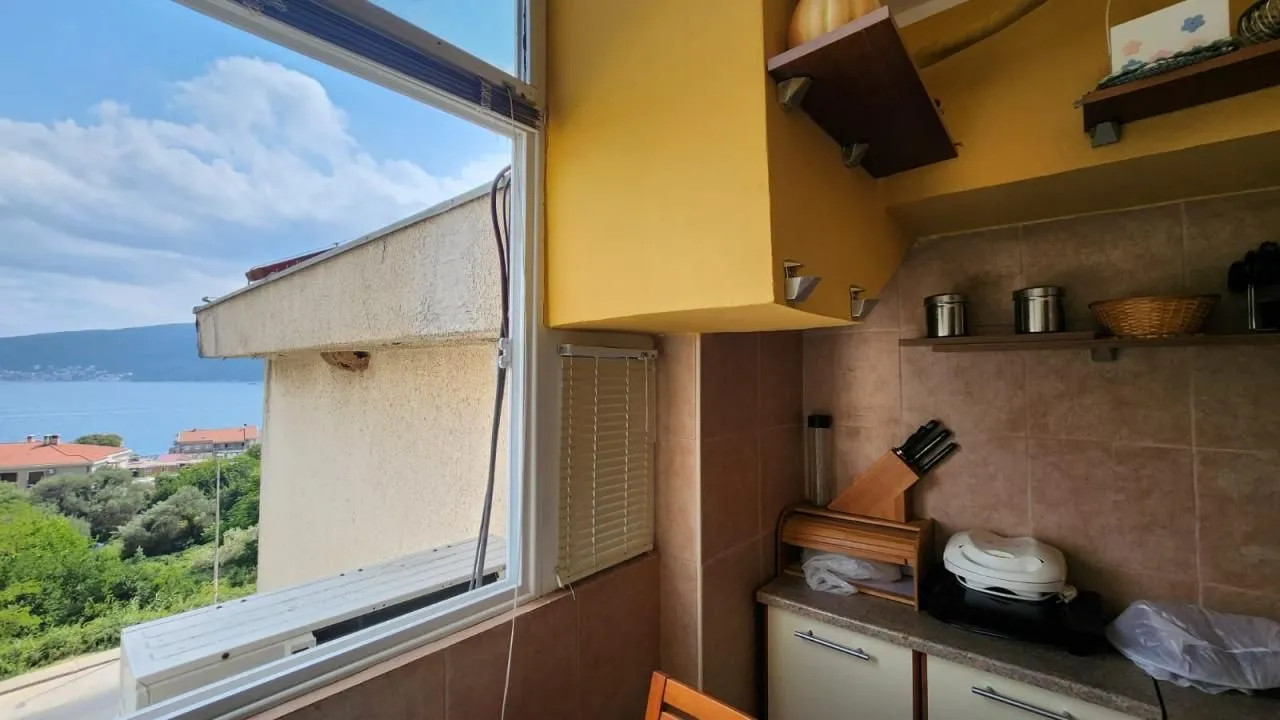 Prodaja, jednosoban stan, 41m², Baošići, Herceg Novi