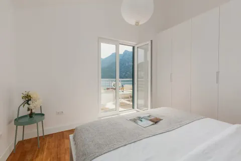 Bright bedroom with a double bed, fitted wardrobe, and access to a terrace with a sea view. - image 11