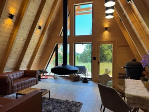 Izdavanje, kuća, 75m², Uskoci, Žabljak